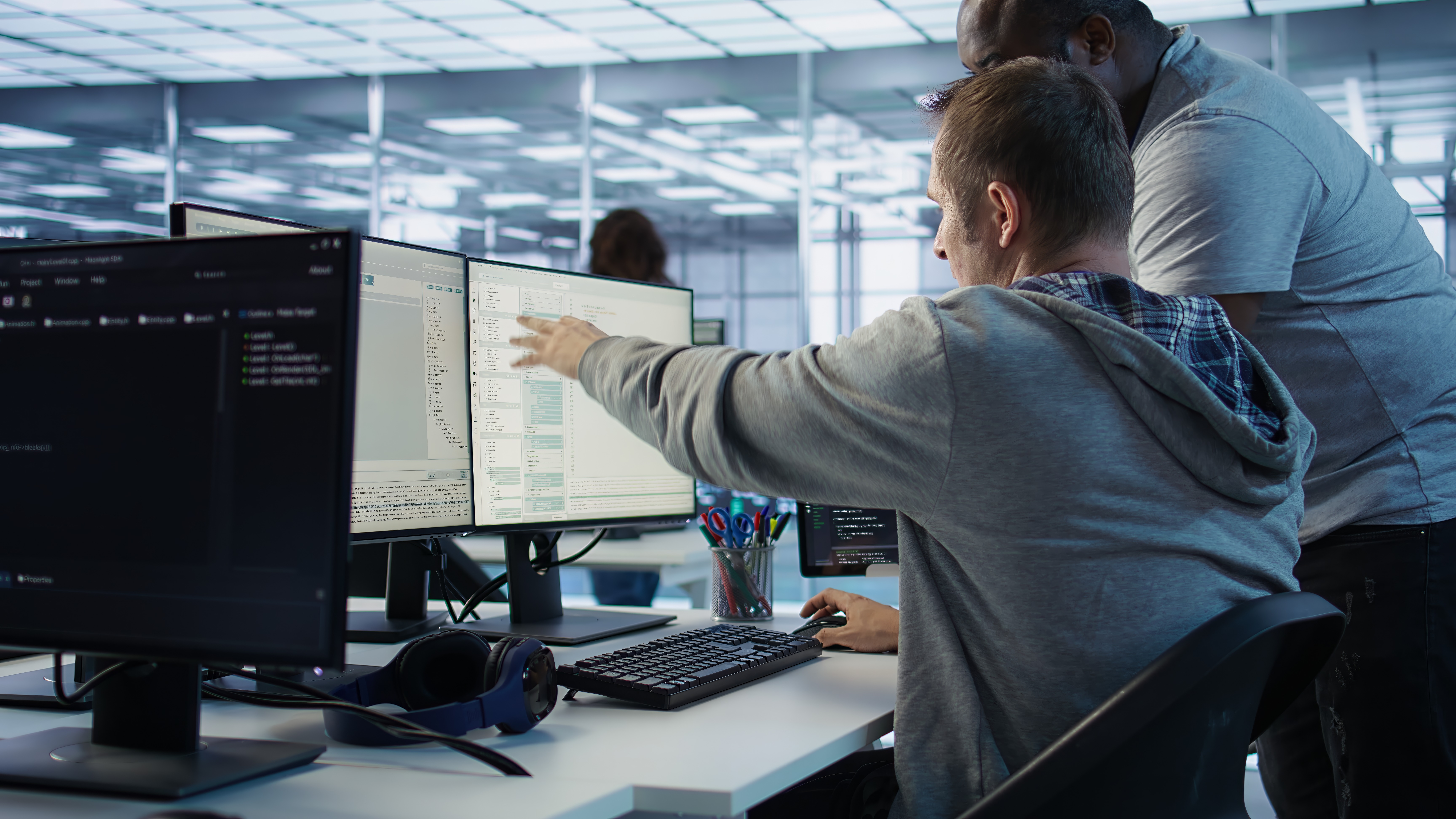 Équipe IT en environnement professionnel